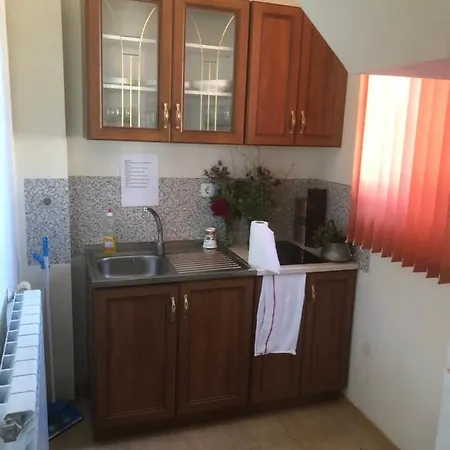 Pinerose Resort House 6 *